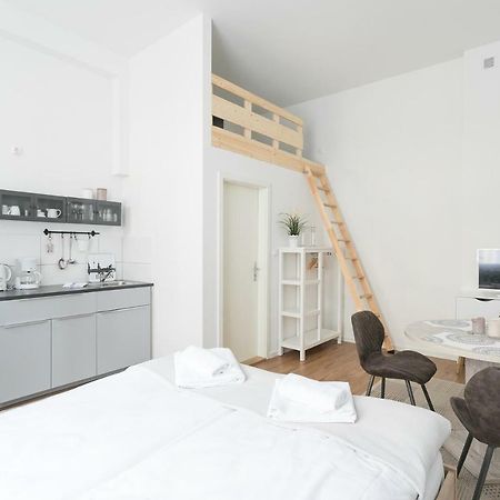 Studio Apartment For 3 Берлин Екстериор снимка