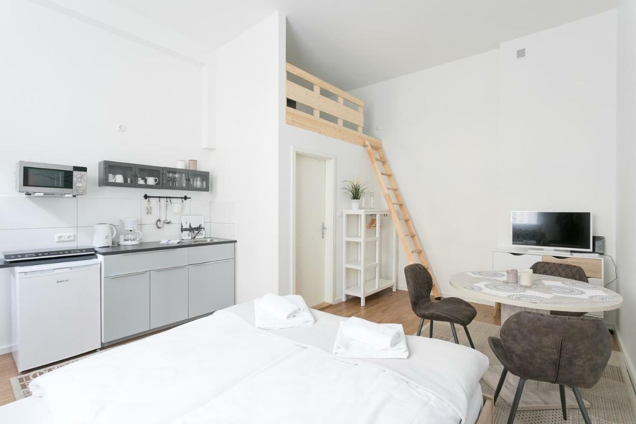 Studio Apartment For 3 Берлин Екстериор снимка