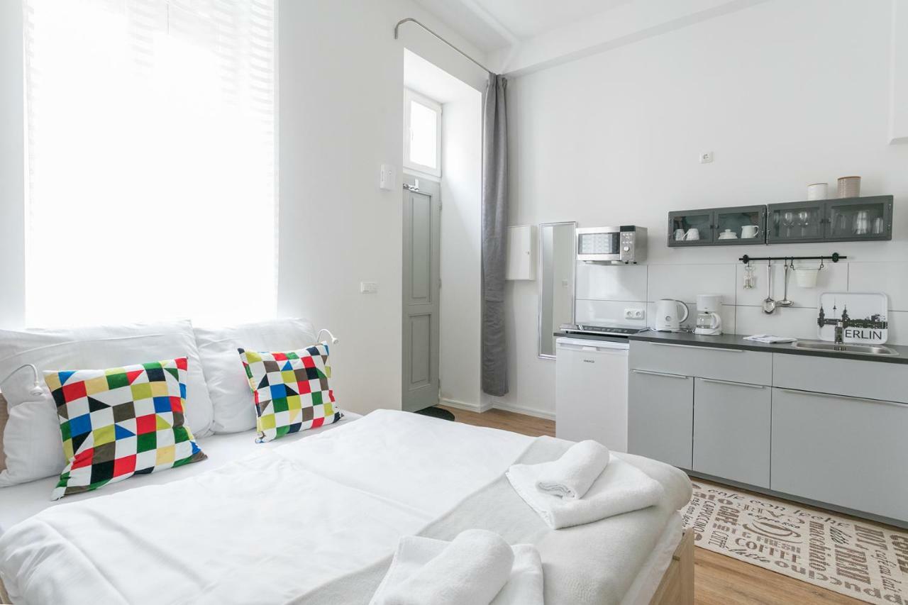 Studio Apartment For 3 Берлин Екстериор снимка
