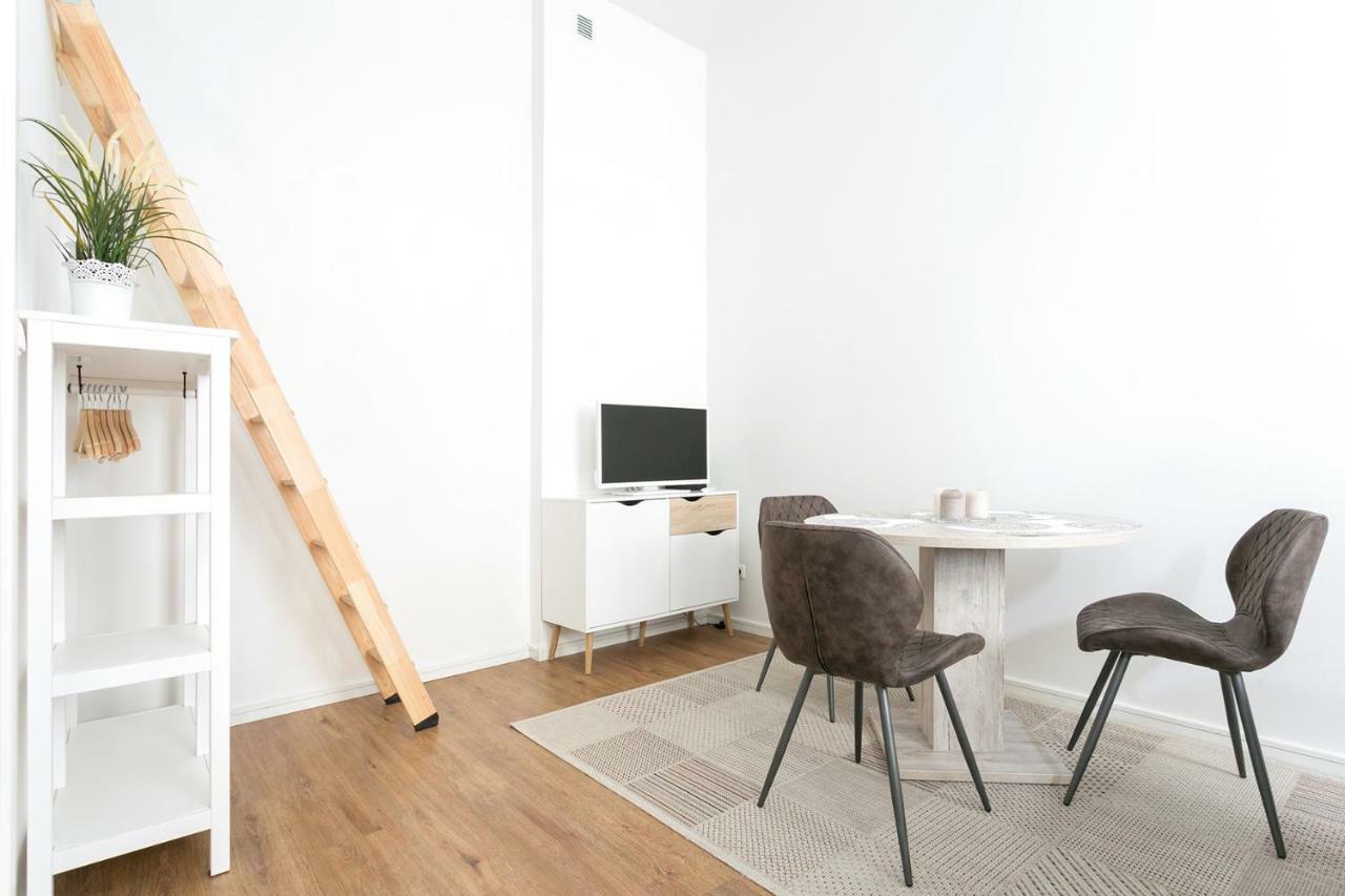 Studio Apartment For 3 Берлин Екстериор снимка